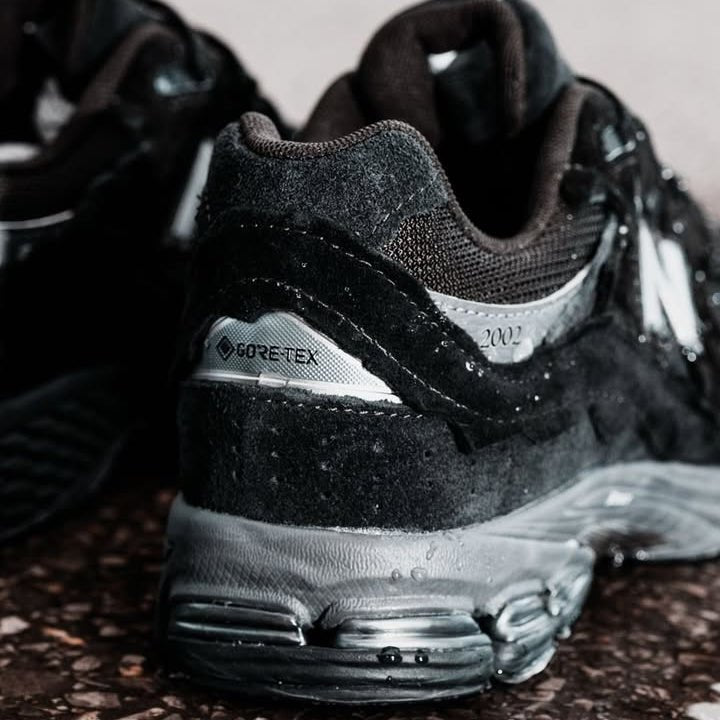 New Balance 2002R Gore-Tex Protection Pack Black Magnet  URC564KY  Brighton Grey/Tornado Snrkickz 2