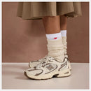 New Balance 530 Turtledove Mushroom met originele doos, ABZORB-zool en subtiele retro details zichtbaar

