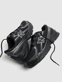 New Balance 740v2 Black Grey Silver met originele doos, ABZORB-demping en metallic overlays zichtbaar

