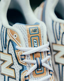 New Balance 740v2 Heron Blue Vintage Indigo on foot – gestyled met licht denim of pastel hoodie voor een frisse retro vibe via Snrkickz