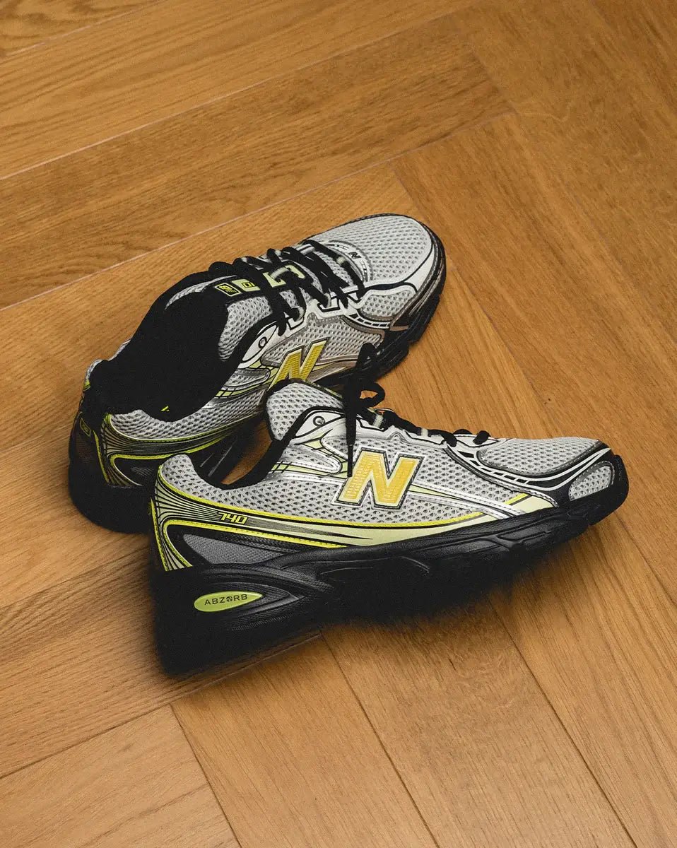 New Balance 740v2 Sea Salt Phantom met originele doos, contrasterende kleuren en ABZORB-demping zichtbaar

