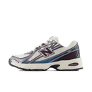 New Balance 740v2 Sea Salt Plum zijaanzicht met off-white mesh upper, paarse logo-accenten en retro ABZORB-zool

