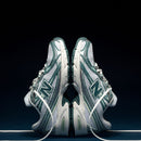 New Balance 740v2 White Marsh Green on-feet gestyled met lichte cargobroek voor een cleane en frisse uitstraling

