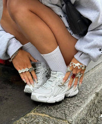 New Balance 740v2 White Silver Reflection on foot – gedragen in een cleane streetwear fit met high-top silhouet en metallic shine via Snrkickz