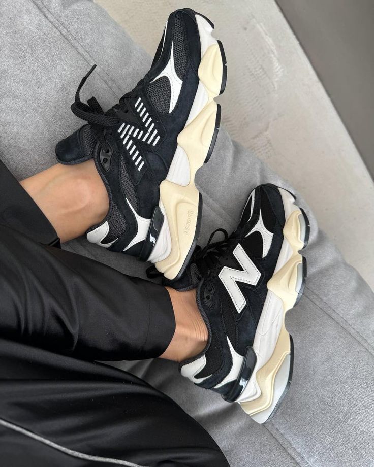 New Balance 9060 Schwarz Weiß
