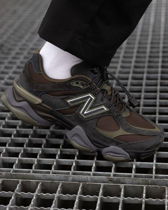 New Balance 9060 Blacktop Dunkles Moos