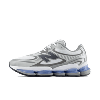 New Balance ABZORB 2000 White/Grey‑Blue – vooraanzicht met witte mesh upper, metallic grijze overlays en afgeronde ABZORB midsole