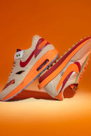 Air Max 1 CLOT on feet met zicht op transparante voorkant en gegraveerde zool – cultureel geïnspireerd design met premium materialen

