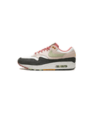 Nike Air Max 1 Easter Celebration zijkant van de sneaker met pastelkleuren en speelse details, verkrijgbaar bij Snrkickz
