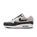 Nike Air Max 1 Keep Rippin Stop Slippin 2.0 – frontstreet shot met pearl white mesh, shaggy suede overlays en cedar mini-Swoosh; iconische retro-fit culture favoriet (FD5743‑200)