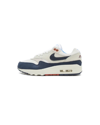 Nike Air Max 1 Obsidian Rugged LX zijkant premium sneaker in donkerblauw leer, verkrijgbaar bij Snrkickz