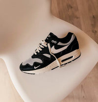 Nike Air Max 1 Patta Black Grey on foot – gedragen met een streetwear fit, exclusieve release gestyled via Snrkickz
