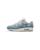 Nike Air Max 1 Patta Noise Aqua – zijkant met wave mudguard in aqua blauw en zilvergrijze panelen, verkrijgbaar bij Snrkickz