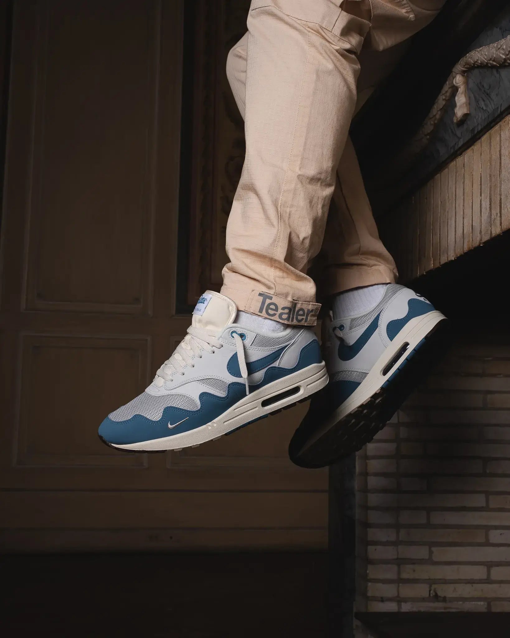 Nike Air Max 1 Patta Noise Aqua on foot – gedragen met denim fit en lichtblauwe accenten, gestyled via Snrkickz