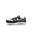Nike Air Max 1 Premium Denim Leopard zijkant denim upper met luipaarddetails, verkrijgbaar bij Snrkickz