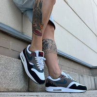 Bovenaanzicht van de Nike Air Max 1 Escape Treeline met treeline green suède, mesh toebox en outdoor-style veters