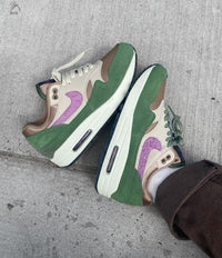 Nike Air Max 1 SH Treeline Skunk on foot – zo valt en combineer je deze opvallende groene sneaker via Snrkickz
