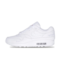 Nike Air Max 1 ’87 SP Supreme Triple White DV7796-100 – front view in full white lederen upper met clean mesh panelen en zichtbare Air-unit