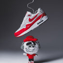 Model zwevend boven zwart-grijze studioachtergrond, met hangend vetershot en .SWOOSH-character als visuele knipoog naar Web3-stijl