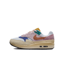 Nike Air Max 1 Tan Lines (WMNS) met opvallende multicolor toebox, suède overlays en retro Swoosh in paars en oranje