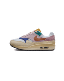 Nike Air Max 1 Tan Lines (WMNS) met opvallende multicolor toebox, suède overlays en retro Swoosh in paars en oranje