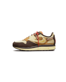 Nike Air Max 1 Travis Scott Cactus Jack Baroque Brown – zijkant met reversed Swoosh en earthy colorblocking, verkrijgbaar bij Snrkickz