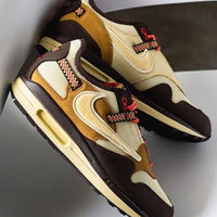 Nike Air Max 1 Travis Scott Baroque Brown on foot – zo draag je deze outdoor collab sneaker via Snrkickz
