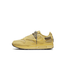 Nike Air Max 1 Travis Scott Saturn Gold – zijkant met reversed Swoosh en outdoor trekkoord details, verkrijgbaar bij Snrkickz