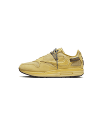 Nike Air Max 1 Travis Scott Saturn Gold – zijkant met reversed Swoosh en outdoor trekkoord details, verkrijgbaar bij Snrkickz