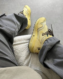 Nike Air Max 1 Travis Scott Saturn Gold on foot – hoe je deze monochrome sneaker styled in een outdoor fit via Snrkickz
