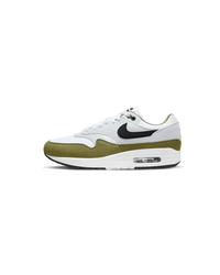 Nike Air Max 1 White Black Medium Olive – zijkant met olijfgroene mudguard en zwart-witte colorblocking, verkrijgbaar bij Snrkickz
