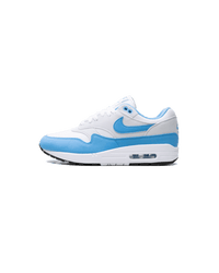 Nike Air Max 1 White Nike Air Max 1 White University Blue zijkant met lichtblauwe mudguard en witte mesh, verkrijgbaar bij Snrkickz