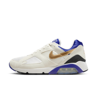 Nike Air Max 180 Summit White Concord FJ9259-101 met witte mesh upper, gouden Swoosh en blauwe accenten, minimalistische zijaanzichtfoto van Snrkickz.