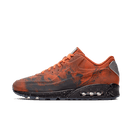 Sideview van de Nike Air Max 90 Mars Landing met oranje Mars-print upper, reflecterende details en zwarte zool
