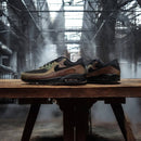 On feet van de Air Max 90 Metallic Copper met metallic accenten, neutrale tinten en retro Air Max silhouet