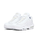 Close-up van de zichtbare Air-units in de hiel en voorvoet van de Nike Air Max 95 Essential White/Grey Fog Sneaker.