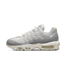 Nike Air Max 95 Light Bone sneaker met glow-in-the-dark skeletdetails en anatomisch geïnspireerd bovenwerk in wit en grijs