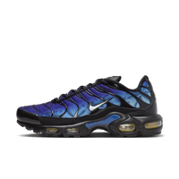 Nike Air Max Plus 25th Anniversary FV0393-001 met zilverkleurige gradient upper, reflecterende details en zwarte accenten, jubileumeditie van de iconische Tuned Air serie, exclusief gefotografeerd door Snrkickz.