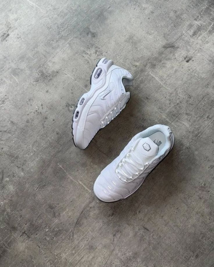 Nike Air Max Plus Triple White
