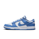 Zijaanzicht van de Nike Dunk Low Polar Blue DV0833-400 met witte leren basis en lichtblauwe overlays in klassieke Dunk stijl