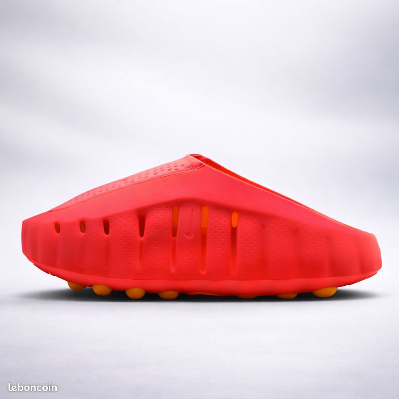 Nike Mind 001 Slide Solar Red