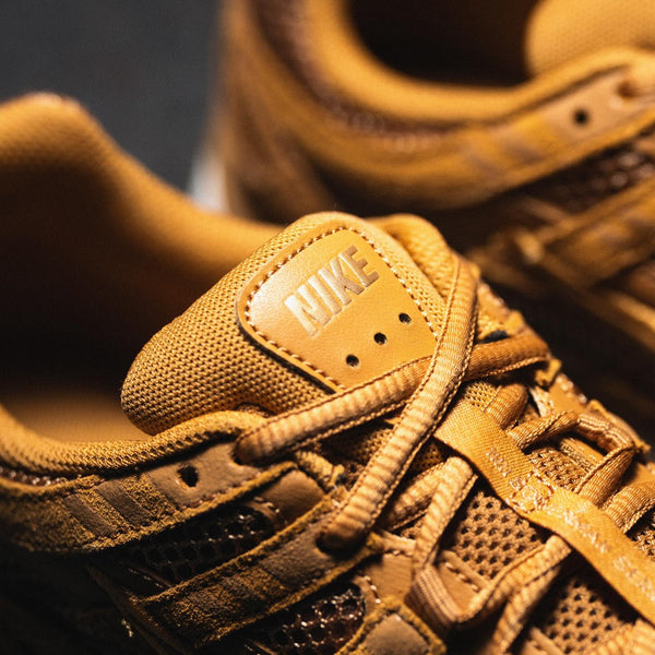 Nike P-6000 SE Leinen Metallic Gold Segel
