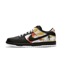 Zijaanzicht van de Nike SB Dunk Low Raygun Home BQ6832-101 met wit leren basis, oranje en gele overlays en Raygun alien logo