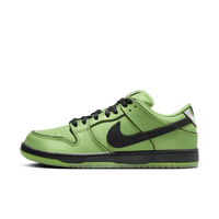 Zijaanzicht van The Powerpuff Girls x Nike SB Dunk Low Buttercup FZ8319-300 met groene upper, zwarte details en glanzende overlays