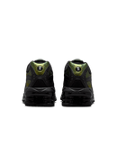 Close-up van de Nike Shox Ride 2 Black Cargo Khaki met metallic khaki Shox-units, rubberen buitenzool en zwart leren panelen

