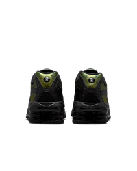 Close-up van de Nike Shox Ride 2 Black Cargo Khaki met metallic khaki Shox-units, rubberen buitenzool en zwart leren panelen

