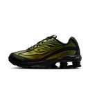 Nike Shox Ride 2 Black Cargo Khaki zijaanzicht met zwart mesh bovenwerk, khaki overlays en iconische Shox-demping in de hak
