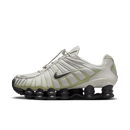 Zijaanzicht van de Nike Shox TL Olive Aura met iconische Shox-kolommen en gelaagd mesh bovenwerk in groengrijze tint