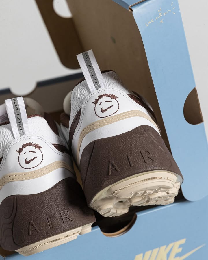 Nike Zoom Field Jaxx Travis Scott Helle Schokolade