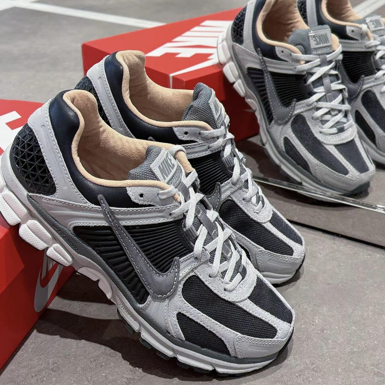 Nike Zoom Vomero 5 Dark Smoke Grey Vachetta